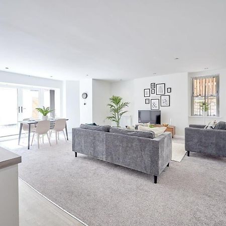 Modern 2 Bedroom Apartment In Preston Preston  Kültér fotó