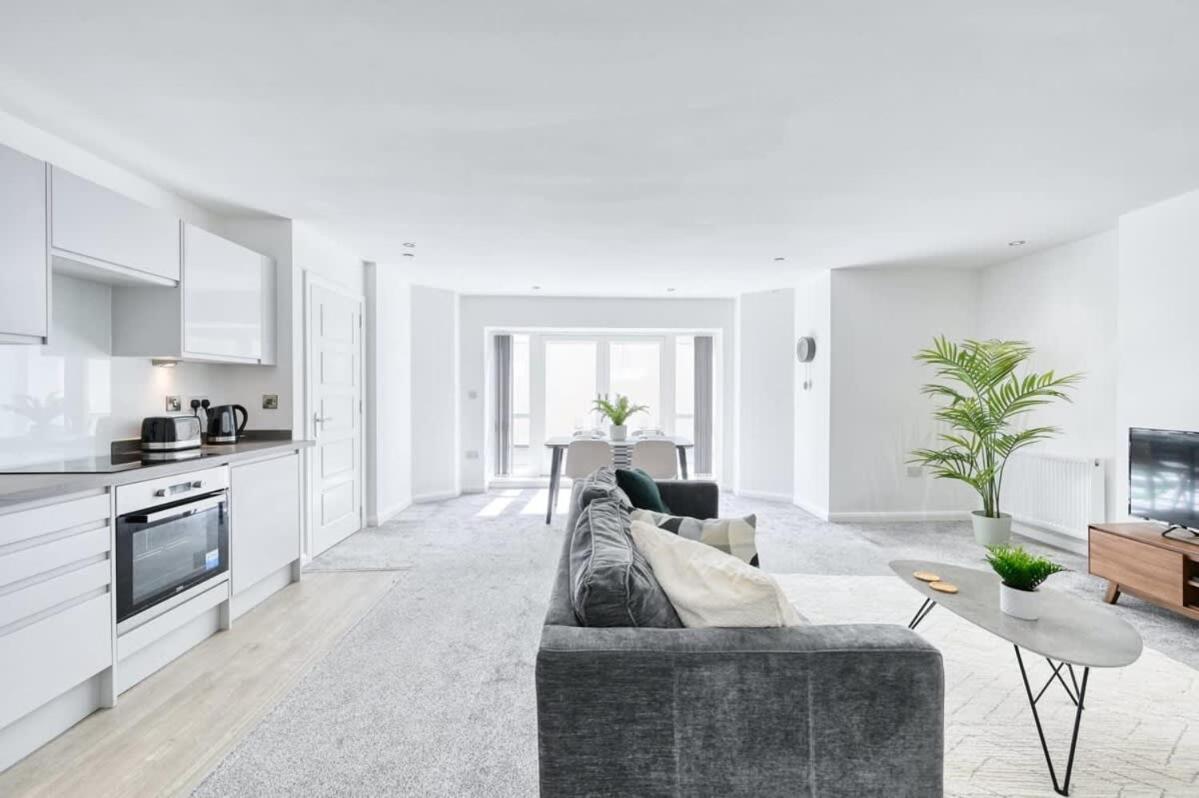Modern 2 Bedroom Apartment In Preston Preston  Kültér fotó
